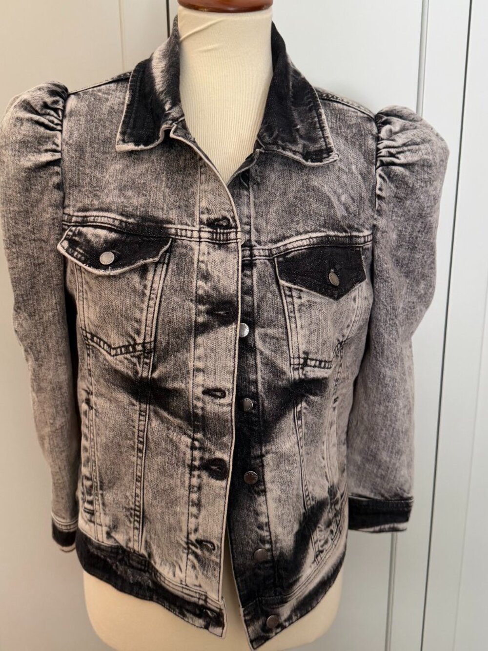 Retrofête Ada Faded Black Puff Sleeve Denim Jacket Size M